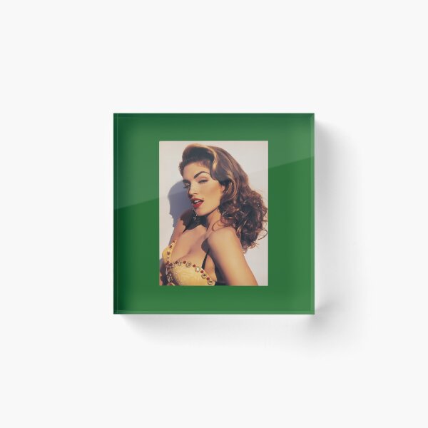 Aperçu de l'œuvre Cindy Crawford Burlesque créée et vendue par hrftijllwn98.