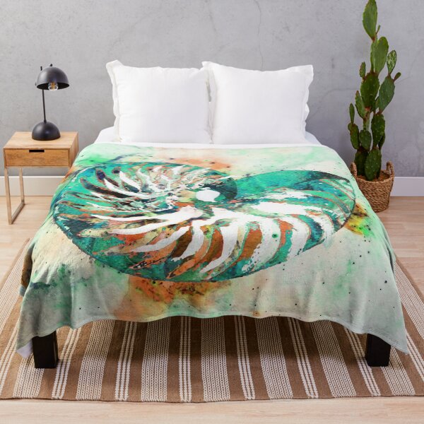 Artikelvorschau, Aqua Coral Nautilus Shell Beachy Beach Art entworfen und verkauft von Sharon Cummings Art.