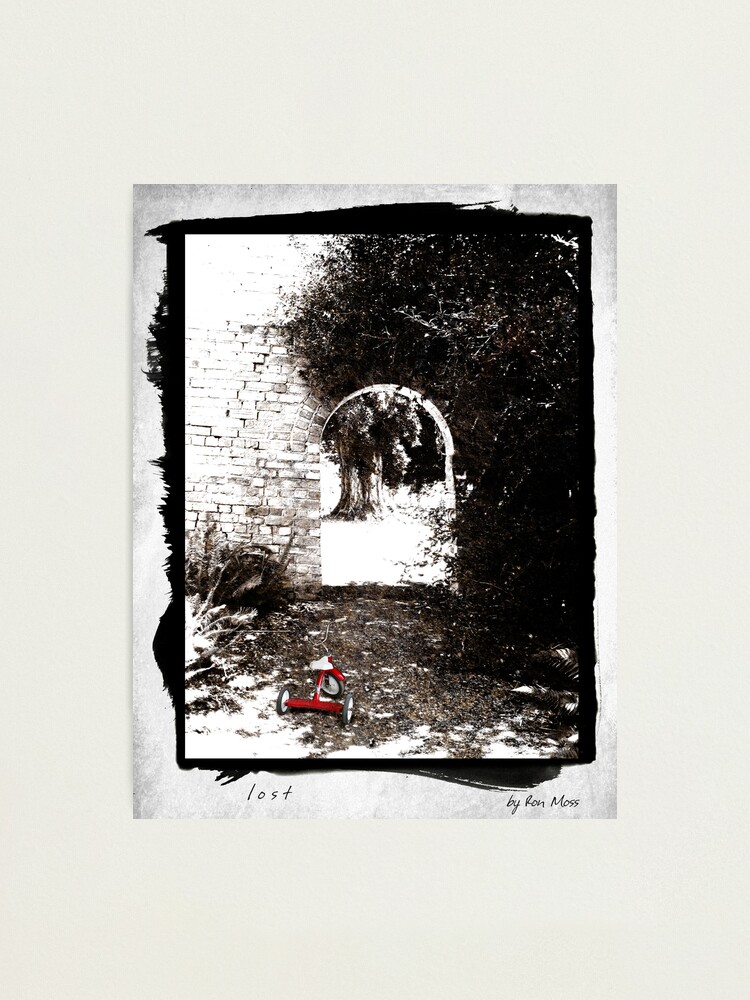Alternate view of l o s t Photographic Print