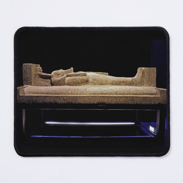 Artikelvorschau, vr 3335 / finition 2023 - 15 pharaon ramsès ll - Le couvercle du sarcophage en granit et buste de Mérenptah (quatrième pharaon de la 19ᵉ dynastie,13e fils du pharaon ramsès ll - Okaio Créations  Olavia-Olao entworfen und verkauft von o.okaïo.