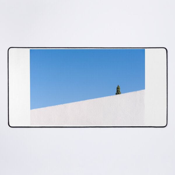 Artikelvorschau, Grüner Baum hinter weißer Mauer vor blauem Himmel - Minimalistisches Foto entworfen und verkauft von vabels.