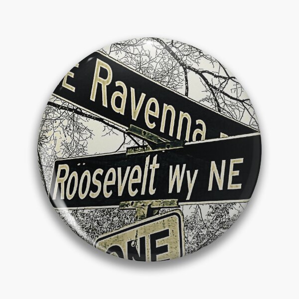 Artikelvorschau, Northeast Ravenna Boulevard & Roosevelt Way Northeast, Seattle, Washington von Mistah Wilson entworfen und verkauft von The Street Sign Store.