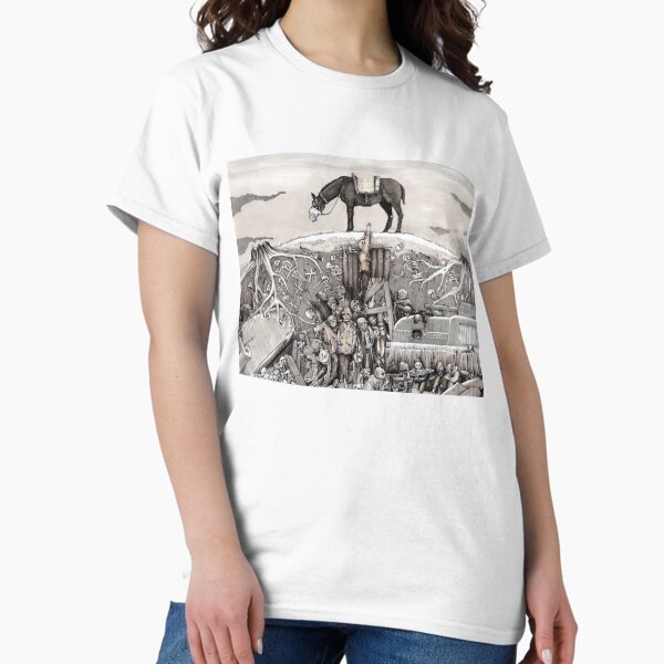 World War 1 soldiers in a battlefield trench Classic T-Shirt