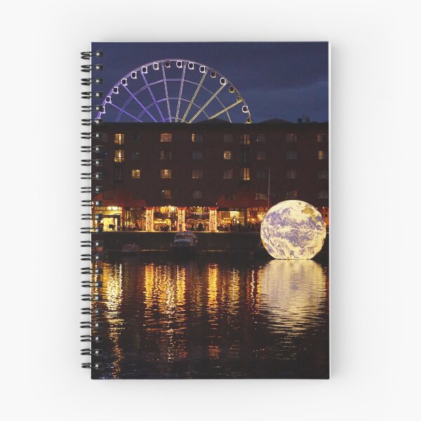 Artikelvorschau, Liverpool Globe at night entworfen und verkauft von kate11k.