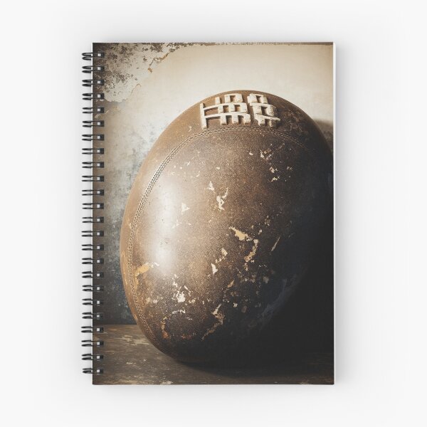 Aperçu de l'œuvre "Design de football de style vintage avec des textures usées classiques | Thème du football" créée et vendue par CyberCollective.