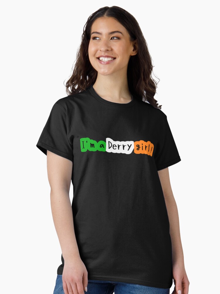 Imagen 2 de 7, Camiseta clásica con la obra Derry chicas irlandesas, diseñada y vendida por hawthor-nekandi.