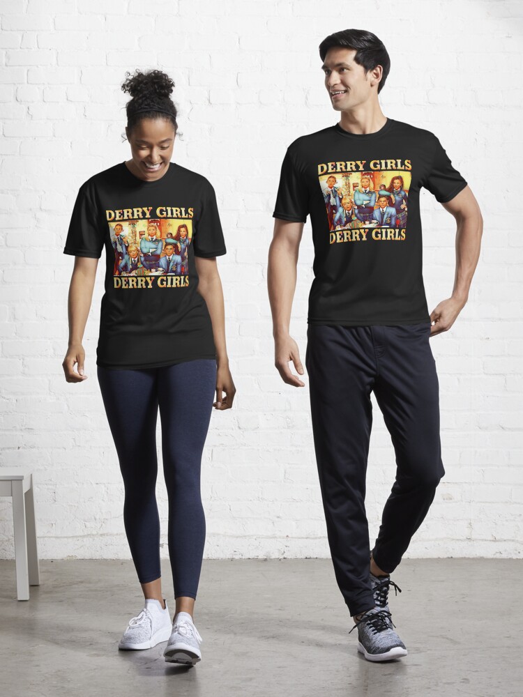Imagen 1 de 7, Camiseta deportiva con la obra Mis personas favoritas Im A Derry Girl Regalos gráficos divertidos, diseñada y vendida por gerber-jayes.