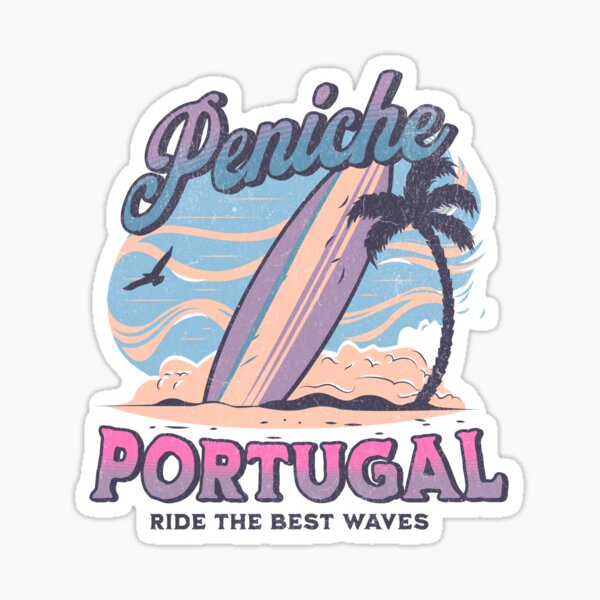 Aperçu de l'œuvre Peniche, Portugal - Surfez sur les meilleures vagues - T-shirt essentiel créée et vendue par PatriciaReyes.