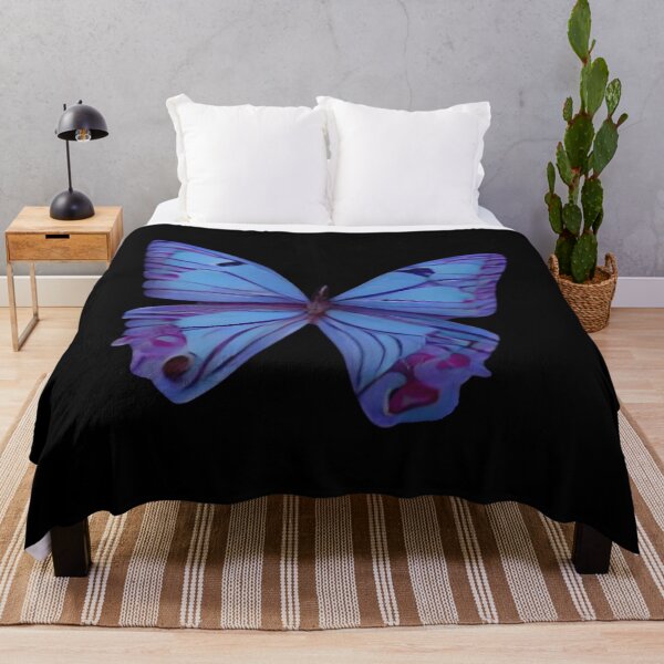 Artikelvorschau, Blauer Schmetterling auf hellviolettem Hintergrund (CR 114026) Klassisch entworfen und verkauft von kytznlceu87.