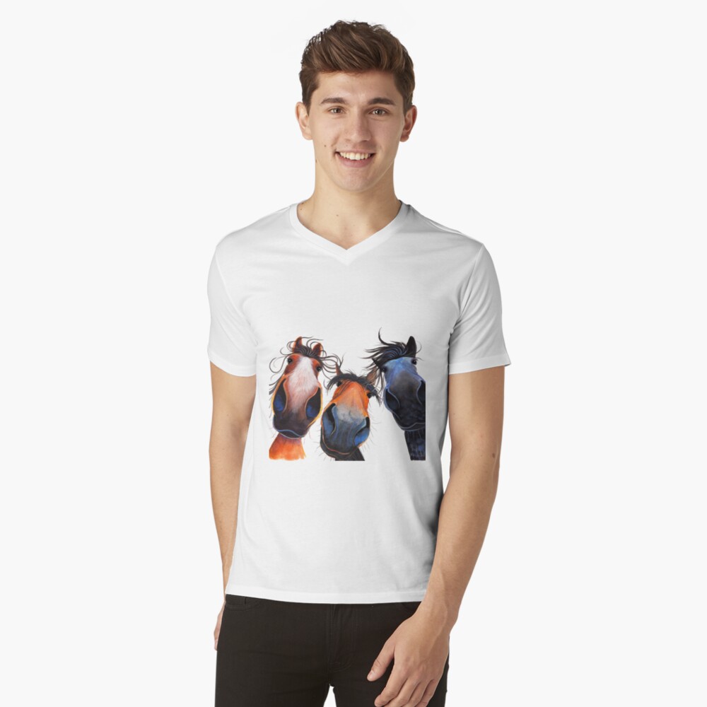 Aperçu de l'œuvre T-shirt col V créée et vendue par ShirleyMacA.
