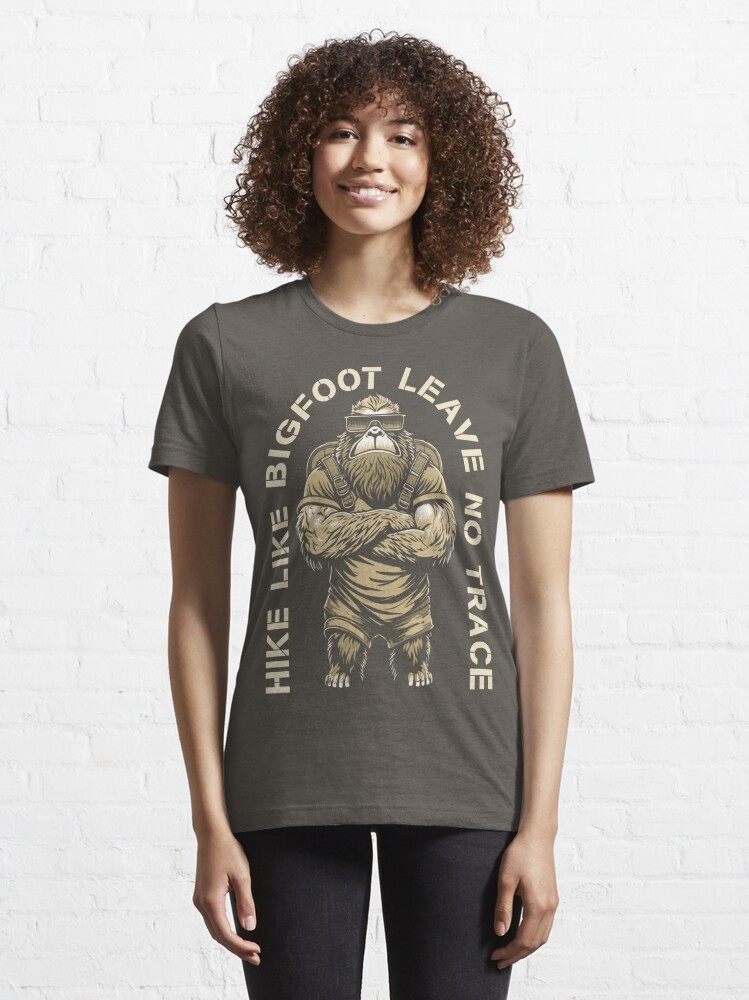 Graphic T-shirt - Hiking Squatch