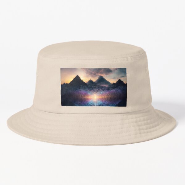 Vista previa del artículo con la obra «pirámide vista de las montañas», diseñado y vendido por vortexvisuals.
