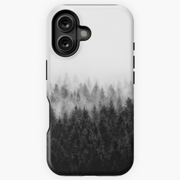Vista previa del artículo con la obra «High And Low // Dark Misty Romantasy Ravencore Wilderness Forest With Cascadia Trees Covered In Magic Fog», diseñado y vendido por Tordis Kayma.