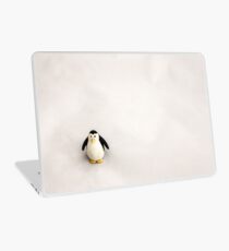 Glücklicher kleiner Pinguin Laptop Skin