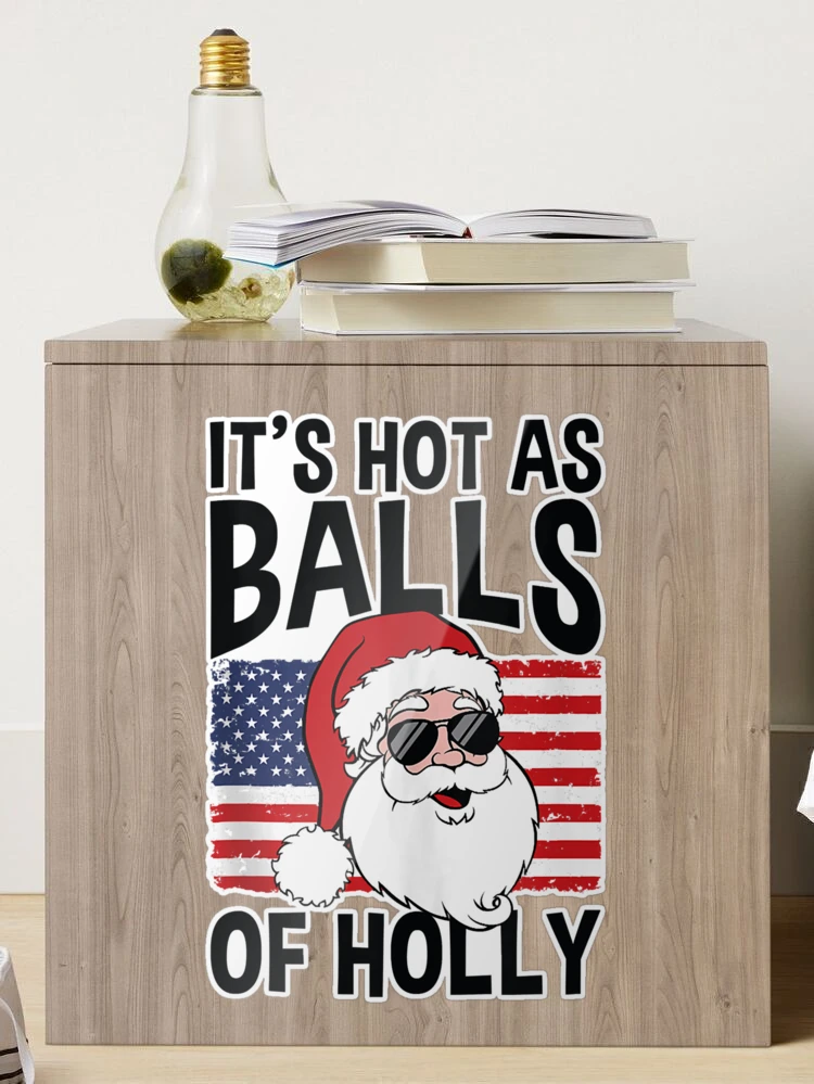 Sticker for Sale avec l'œuvre « Drapeau américain Noël Redneck Santa Hot As  Balls Of Holly » de l'artiste WilfredMcCormi