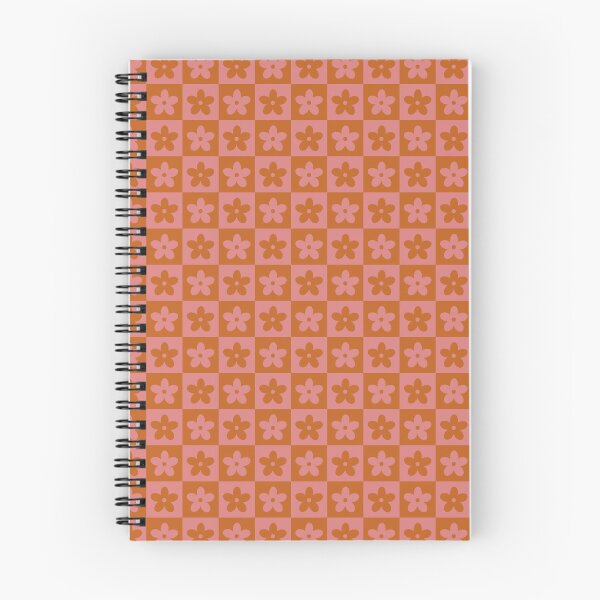 Aperçu de l'œuvre Motif en damier avec des fleurs en rose discret, un design "Checkmate" ! créée et vendue par StudioSquiggly.