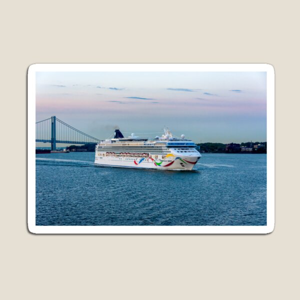 Artikel-Vorschau von NCL Norwegian Dawn NYC, designt und verkauft von Debra Martz.