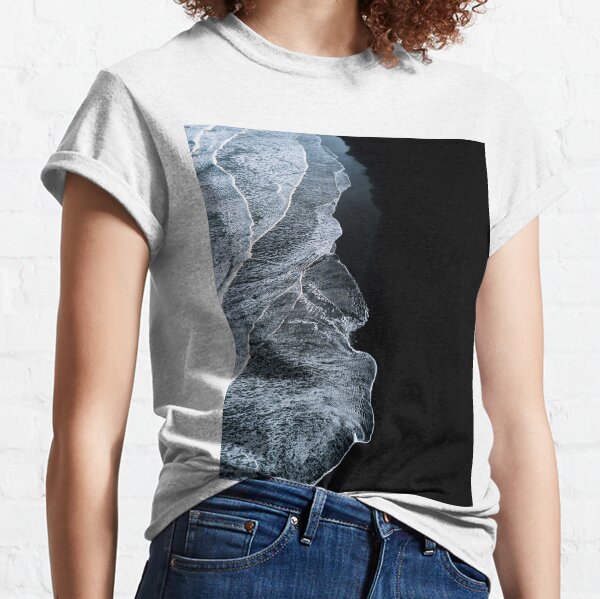 Minimalist waves and black sand beach in Iceland - Landscape Photography Classic T-Shirt