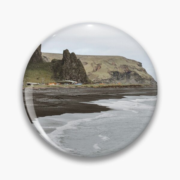 Artikelvorschau, Black Sand Beach Mountains Reisen Sie nach Island entworfen und verkauft von chonkandbeans.