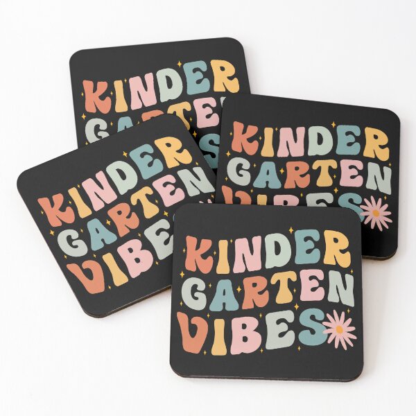 Artikelvorschau, Retro-Lehrer-Shirts, Back-to-School-Lehrer-Shirt, Kindergarten-Vibes-Shirt für Lehrer, Back-to-School-Shirt, Lehrer-Geschenke, First-Grade-Vibes entworfen und verkauft von SouQ-Art.