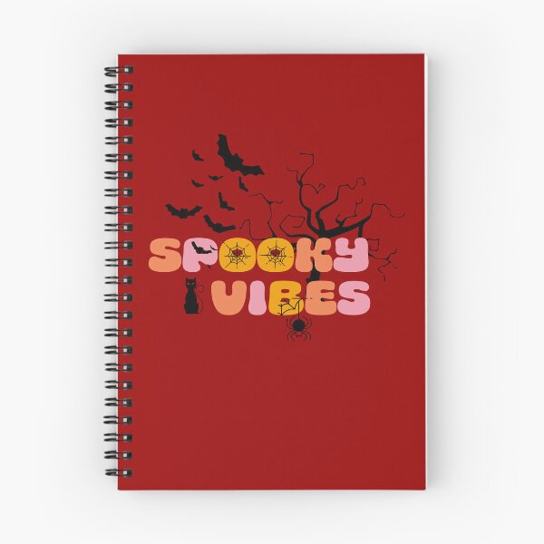 Aperçu de l'œuvre T-shirt rétro Spooky Vibe Shirt Cool Halloween Gift Stay Spooky Party créée et vendue par SandaArtDesign.