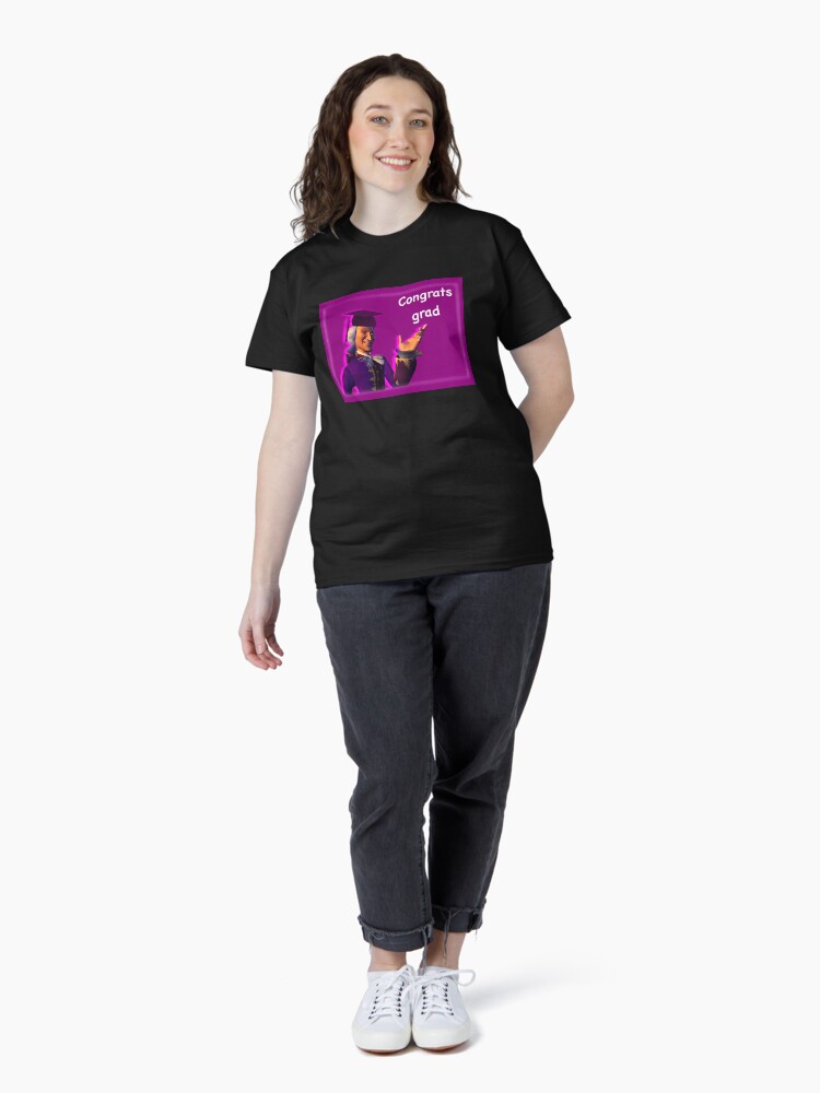 Thumbnail 4 von 7, Classic T-Shirt, Herzlichen Glückwunsch, Absolvent – Preminger designt und verkauft von iqra-manieg.