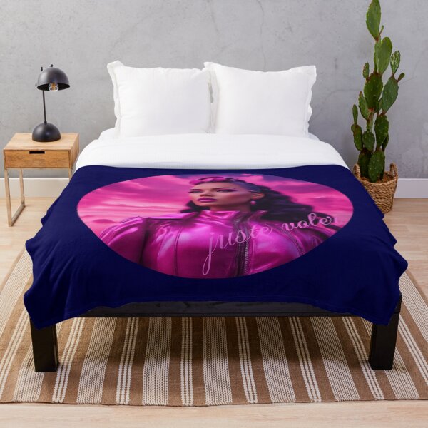 Item preview, Elegante Pinky Morena Supermodelo Anime Arte Chica de moda Juste Voler designed and sold by SemARTDesign.