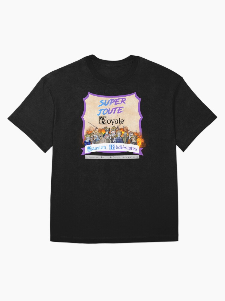 Aperçu 3 sur 7. T-shirt oversize avec l'œuvre Super Joute Royale parchemin créée et vendue par PMedievistes.