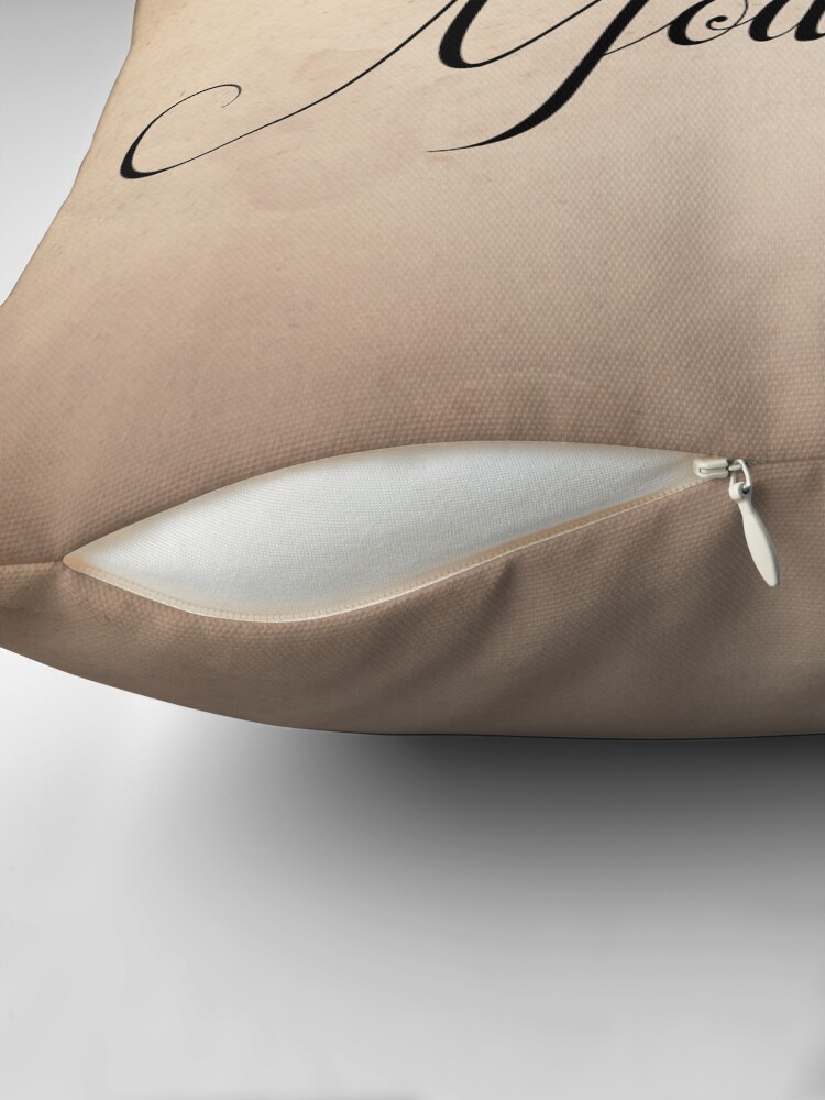 Aperçu 2 sur 4. Coussin avec l'œuvre Passion Modernistes créée et vendue par PMedievistes.