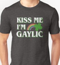 Kiss Me I'm Gaylic - Funny Gay Gaelic St Patricks Day T Shirt Unisex T-Shirt