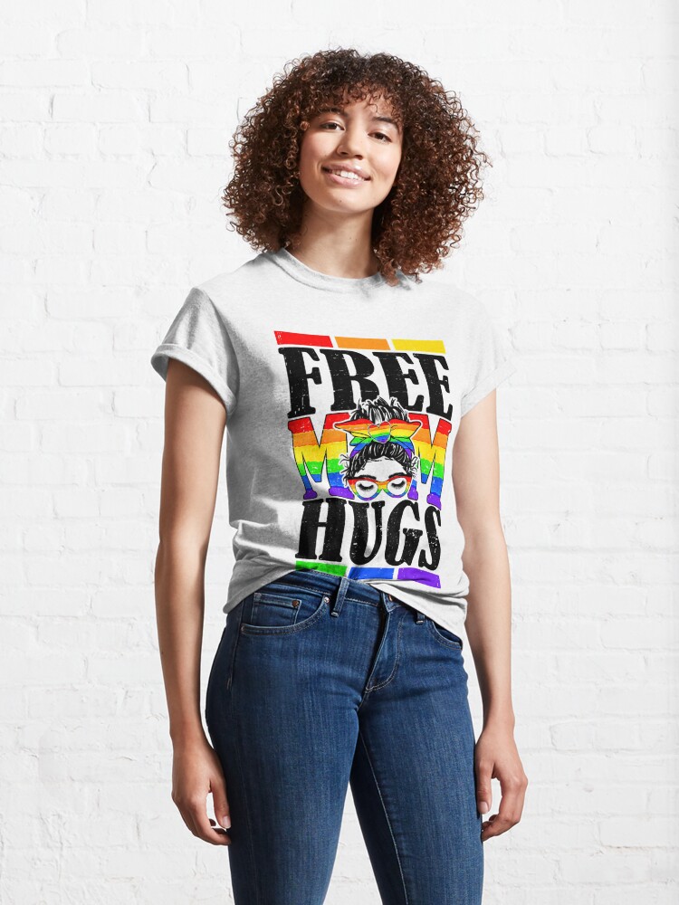Disover Free Mom Hugs Messy Bun LGBT Pride Month Rainbow Classic T-Shirt
