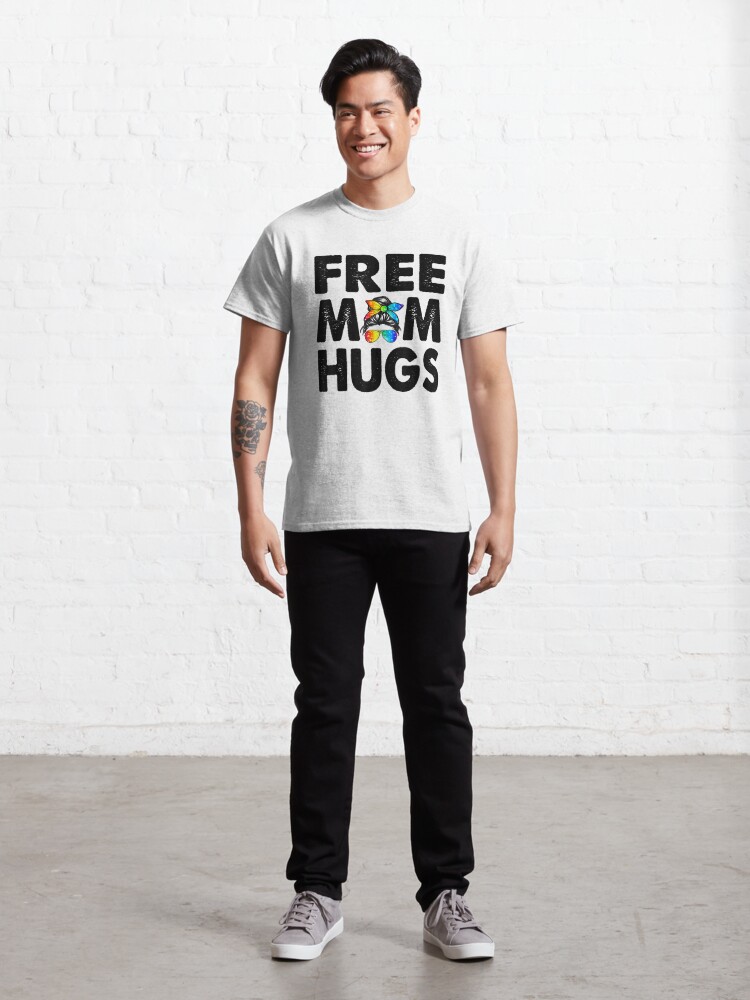Disover Free Mom Hugs Messy Bun LGBT Pride Month Rainbow T-Shirt