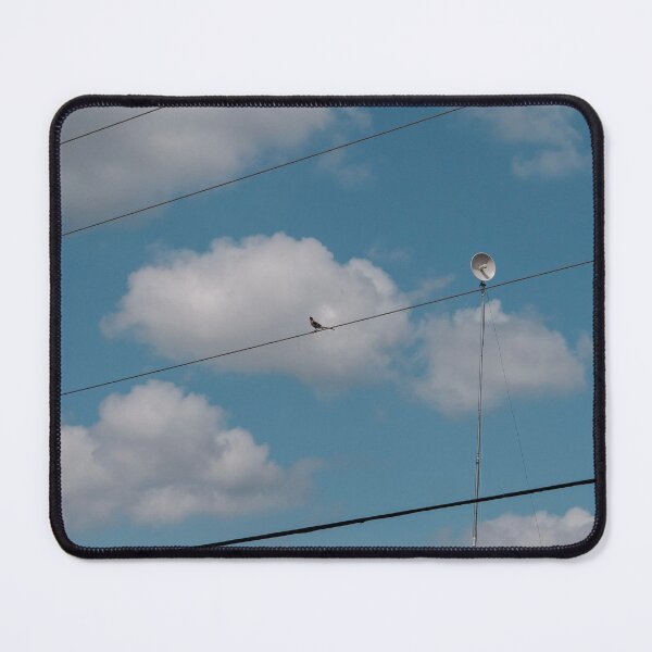 Artikelvorschau, Vogel auf einem Draht, blauer Himmel entworfen und verkauft von okieshotsprints.