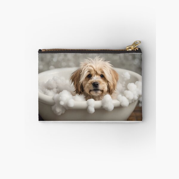 Artikelvorschau, Cocker Spaniel-Welpe in einer Badewanne mit weißem Schaum.  junger Hund, Welpe, süss entworfen und verkauft von Ueckermedia.