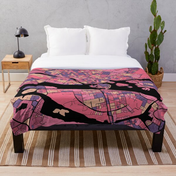 Artikelvorschau, Stockholmer Kartenmuster in Lila und Rosa entworfen und verkauft von PatternMaps.