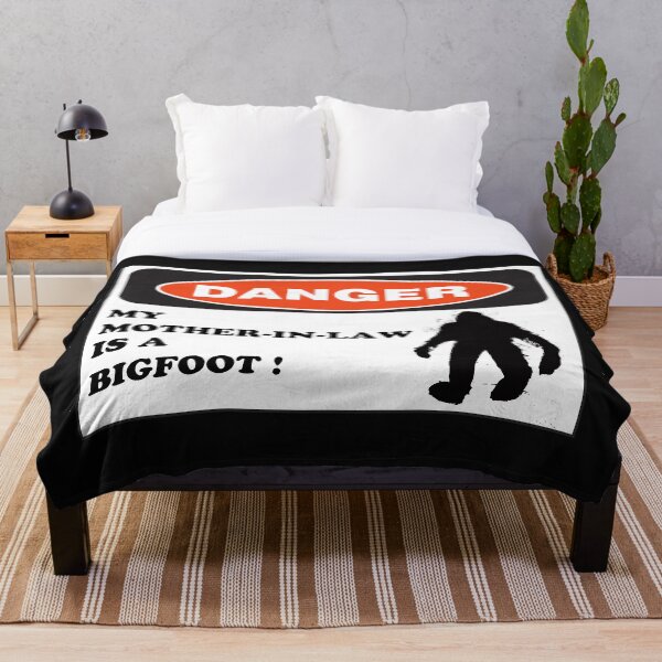 Item preview,   Encuentro increíble: ¡¿Mi suegra es en realidad un Bigfoot?! designed and sold by UberSpark.