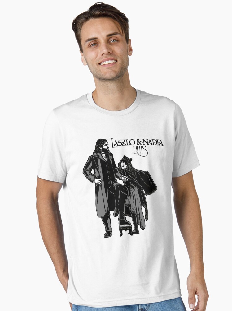 Aperçu 1 sur 7. T-shirt essentiel avec l'œuvre Lazslo et Nadia BAT créée et vendue par NixonNewnham.