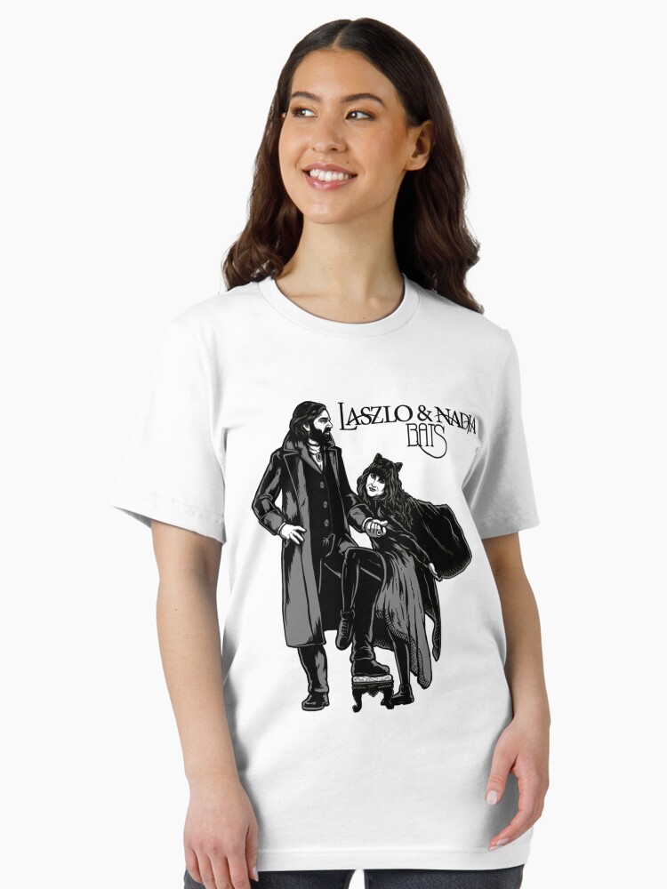 Aperçu 2 sur 7. T-shirt essentiel avec l'œuvre Lazslo et Nadia BAT créée et vendue par NixonNewnham.