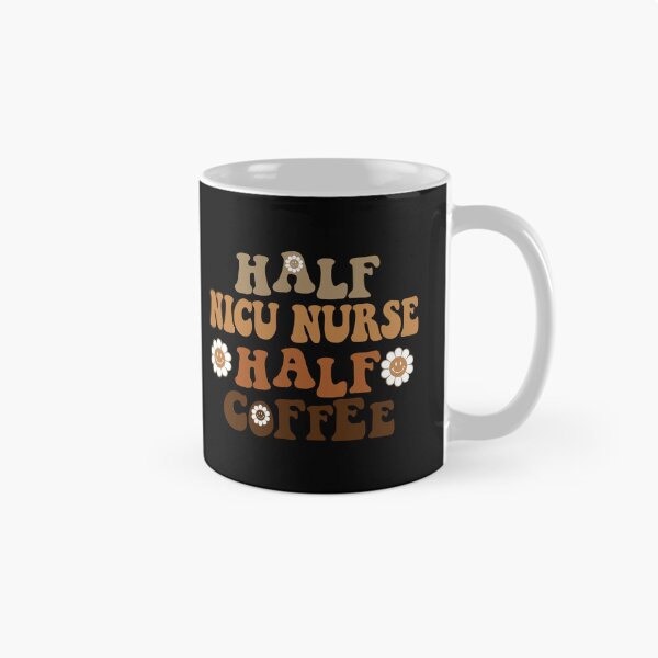 Artikelvorschau, Halb NICU-Krankenschwester, halb Kaffee | Lustiges NICU-Krankenschwester-Geschenk | Retro Groovy NICU Krankenschwester | Koffeinliebhaber entworfen und verkauft von Christina-grich.