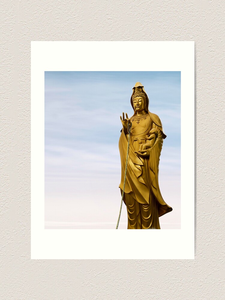 Impression Artistique Statues De La Femme Bouddha Guanyin La Deesse De La Compassion Avec Un Bebe Dans Ses Mains Art Photo Imprimer Par Awenartprints Redbubble