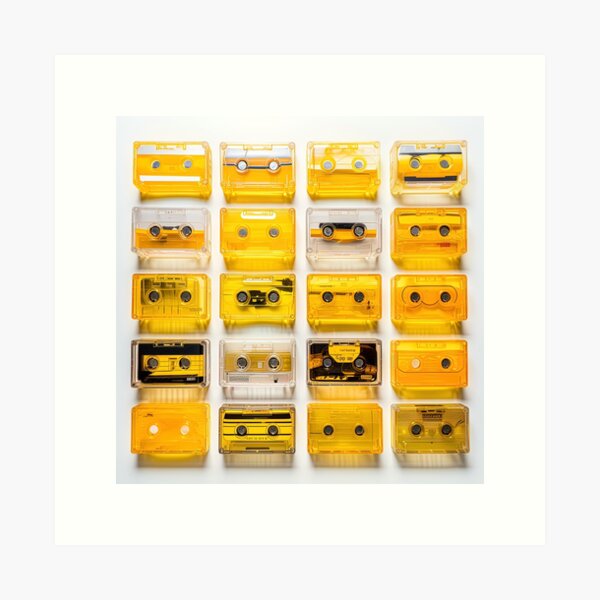 Casete de cinta compacto amarillo. cinta de cassette de audio