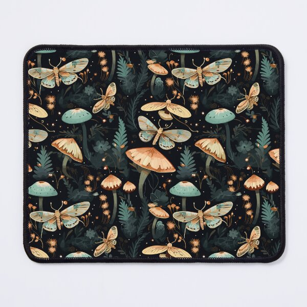 Aperçu de l'œuvre Art des papillons de nuit et des champignons magiques mystiques créée et vendue par meggydesigns.