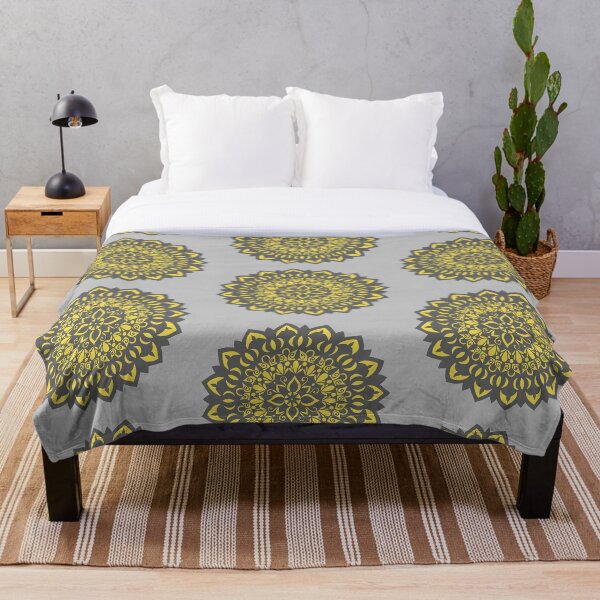 Artikelvorschau, Blumenmandala Grau und Gelb entworfen und verkauft von MitaDreamDesign.