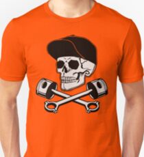 Totenkopf und Kolben Tuner Slim Fit T-Shirt