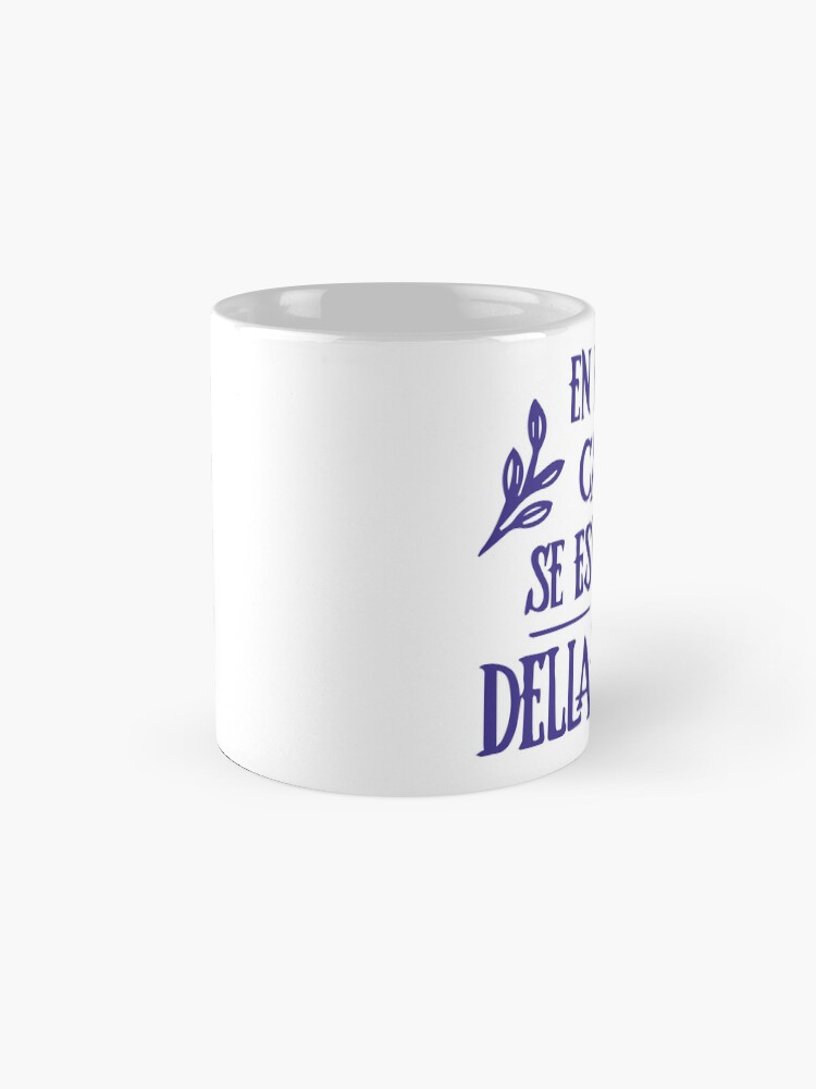 Imagen 4 de 6, Taza de café con la obra En esta casa se escucha Dellafuente., diseñada y vendida por estro-studio.
