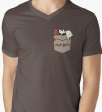 Camiseta para hombre de cuello en v We Bare Bears Pouchie Shirt
