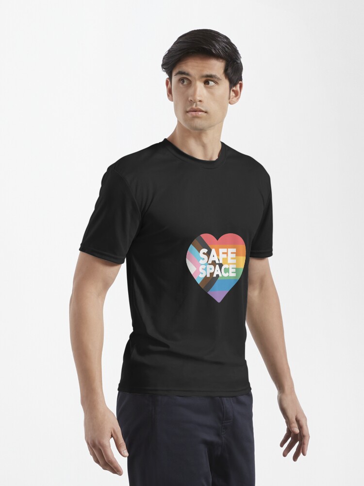Thumbnail 3 von 7, Funktionsshirt, LGBT-sicherer Raum designt und verkauft von Mapplefords.