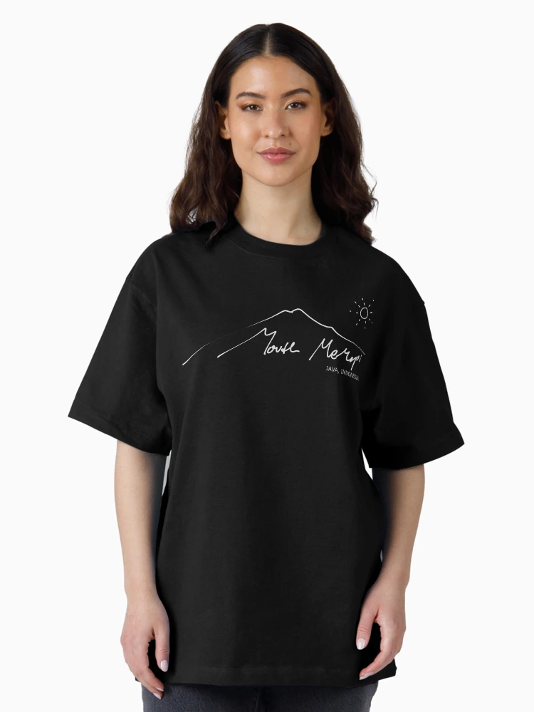 Imagen 3 de 7, Camiseta oversize con la obra Boca Merapi Java, diseñada y vendida por Yeaha.