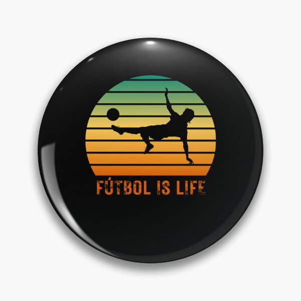 Aperçu de l'œuvre FUTBOL IS LIFE Cadeaux vintage pour les amateurs de football, les joueurs de football et les fans de futbol créée et vendue par ClosetSouchon.