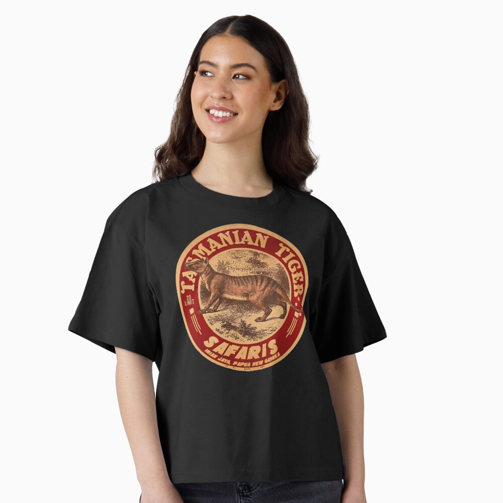 Aperçu de l'œuvre T-shirt boxy créée et vendue par alardokoth.